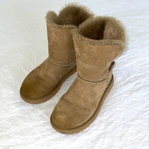 UGG WOMENS BAILEY BUTTON ll boot size 7